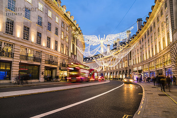 Festliche Weihnachtsbeleuchtung in der Regent Street im Jahr 2016  London  England  Vereinigtes Königreich  Europa