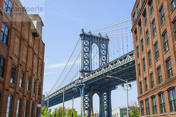 Manhattan Bridge  gesehen von DUMBO  Brooklyn  New York City  Vereinigte Staaten von Amerika  Nordamerika