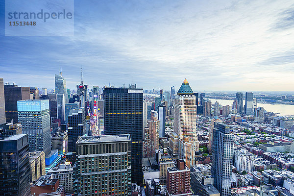 Skyline von Manhattan vom Times Square bis zum Hudson River  New York City  Vereinigte Staaten von Amerika  Nordamerika