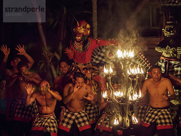 Tänzerinnen in Ubud  Bali  Indonesien  Südostasien  Asien