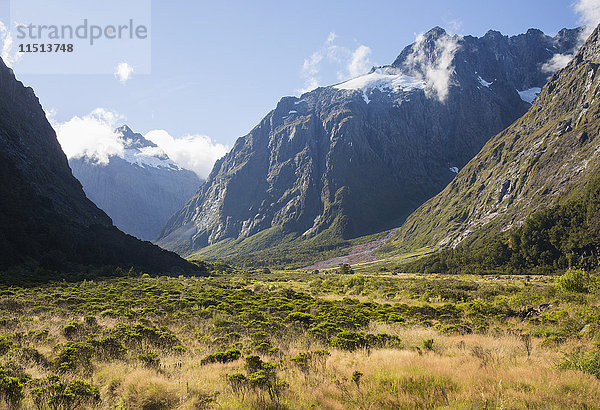 Blick entlang des Hollyford Valley zum West Peak und Mount Talbot  Fiordland National Park  UNESCO Weltkulturerbe  Southland  Südinsel  Neuseeland  Pazifik