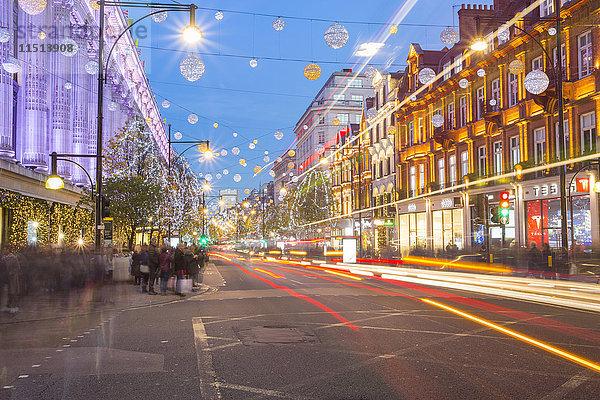 Selfridges in der Oxford Street zu Weihnachten  London  England  Vereinigtes Königreich  Europa