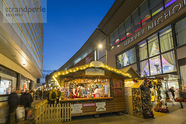 Weihnachtsmarkt in der New Cathedral Street  Manchester  England  Vereinigtes Königreich  Europa