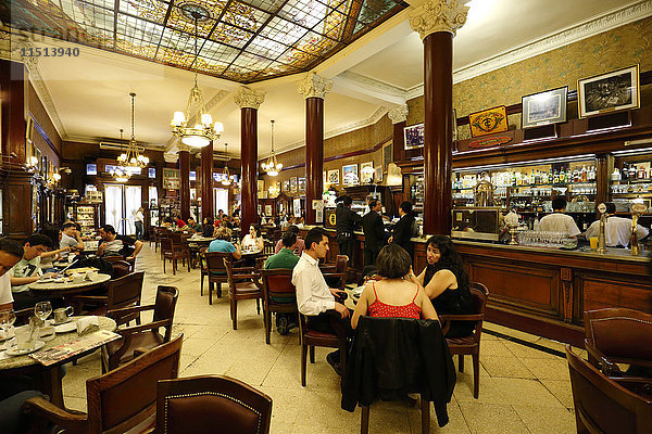 Jugendstil-Interieur des Cafe Tortoni in der Avenida de Mayo  Buenos Aires  Argentinien  Südamerika