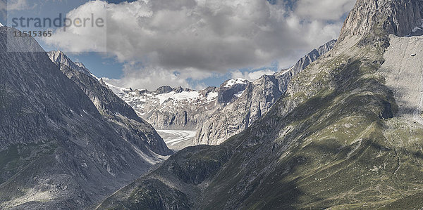 Schnee in abgelegener Berglandschaft