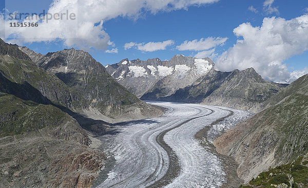 Schnee in abgelegener Berglandschaft