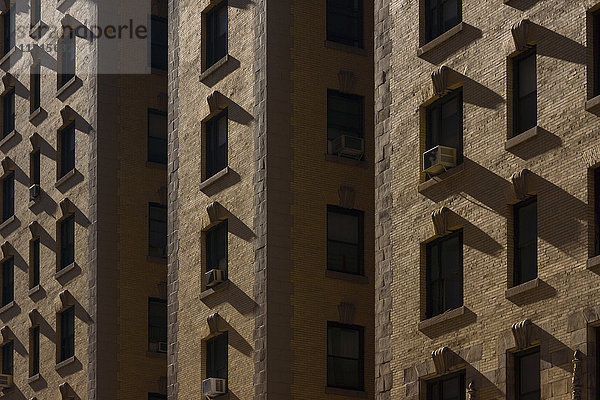 Fenster von Mehrfamilienhäusern