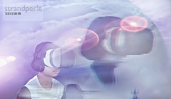 Doppelbelichtung eines Mixed-Race-Jungen  der eine Virtual-Reality-Brille trägt