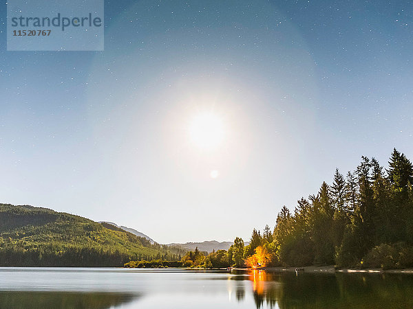 Horne Lake im Sonnenlicht  Qualicum Bay  Vancouver Island  Britisch-Kolumbien  Kanada