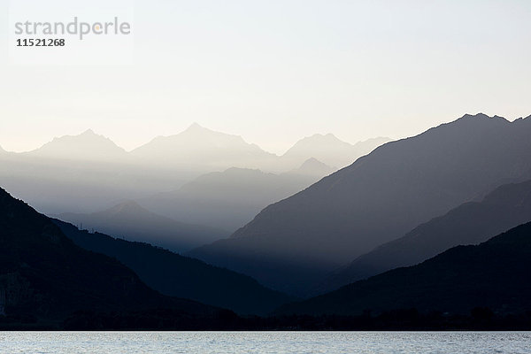 Berge über dem Lago Maggiore  Verbania  Piemont  Italien