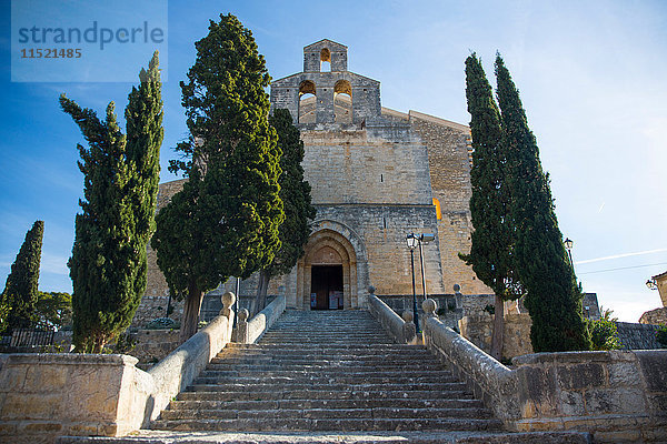 Niedrigwinkelansicht der Treppe zur Kirche in Selva  Mallorca  Spanien