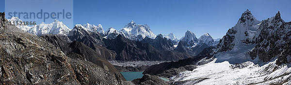 Nepal  Himalaya  Khumbu  Everest-Region  Everest und Nuptse aus Gokyo ri