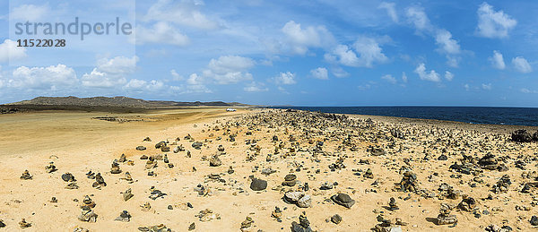 Aruba  Steinhaufen bei der Andicuri-Bucht