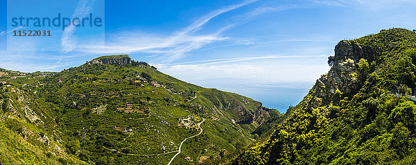 Italien  Sizilien  Taormina  Blick über die Berge