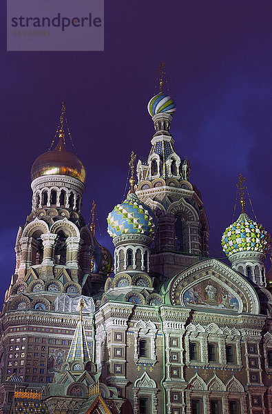 Russland  St. Petersburg  Kirche des Erlösers über vergossenes Blut bei Nacht