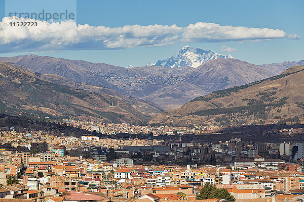 Peru  Anden  Cusco  Stadtbild und Berg Ausangate von der Kirche San Cristobal aus gesehen