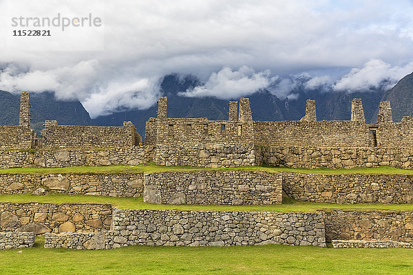 Peru  Anden  Urubamba-Tal  Machu Picchu  Hauptplatz und Tempel der drei Fenster