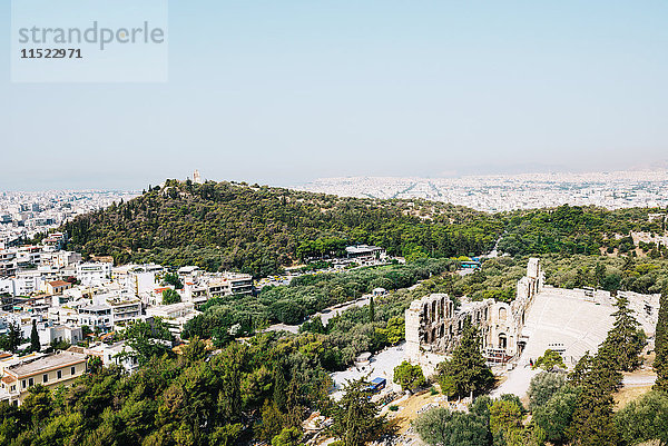 Griechenland  Athen  Die Stadt und das Odeon des Herodes Atticus von der Akropolis aus gesehen