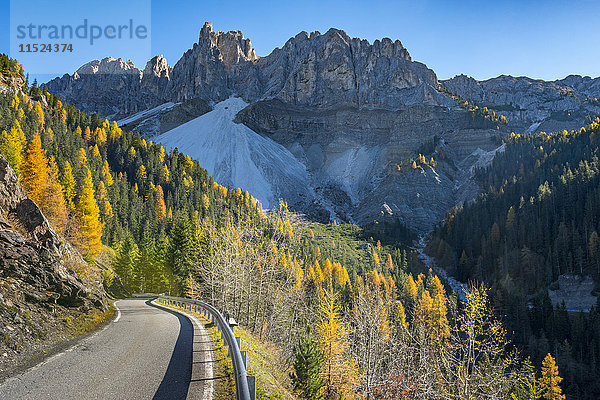 Italien  Südtirol  Funes-Tal  Odle-Gruppe im Herbst
