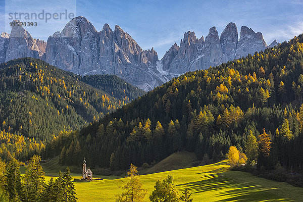 Italien  Südtirol  Funes-Tal  Odle-Gruppe im Herbst