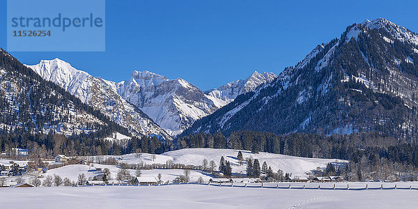 Deutschland  Oberstdorf  Lorettowiesen  Berglandschaft im Winter