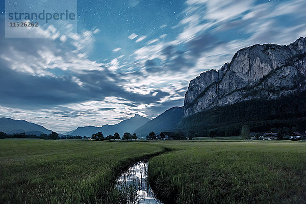 Österreich  Mondsee  Drachenwand bei Mondschein