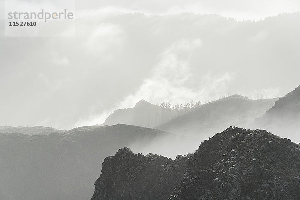 Berge im Nebel