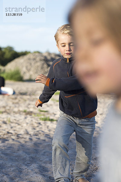 Kinder am Strand