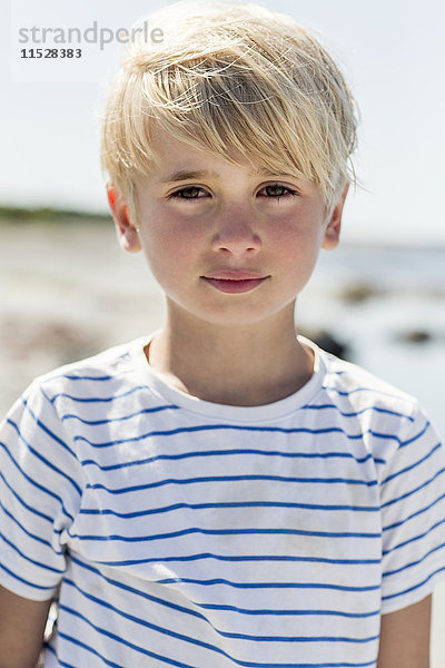 Porträt eines blonden Jungen