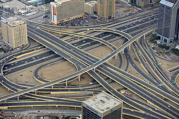 Vereinigte Arabische Emirate  Dubai  Blick vom Burj Khalifa Tower auf die Anschlussstellen