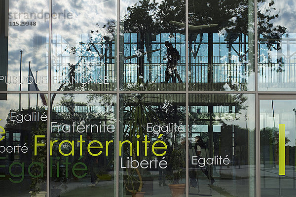 Frankreich  Loire-Atlantique (44)  Pornic  Gymnasium  Erker der Eingangsfassade