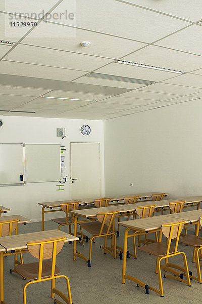 Frankreich  Loire-Atlantique (44)  Pornic  Gymnasium  leeres Klassenzimmer