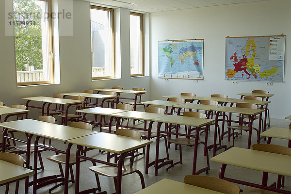 Frankreich  Loire-Atlantique (44)  Pornic  Gymnasium  leeres Klassenzimmer