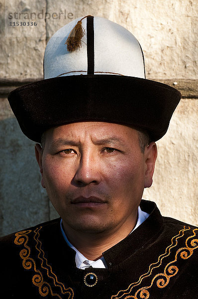 Kirgisistan  Issyk Kul Provinz (Ysyk-Kol)  Barskoon  der Erzähler des Manas-Epos über die Geburt der Kirgisen  Talantaaly Bakchiev