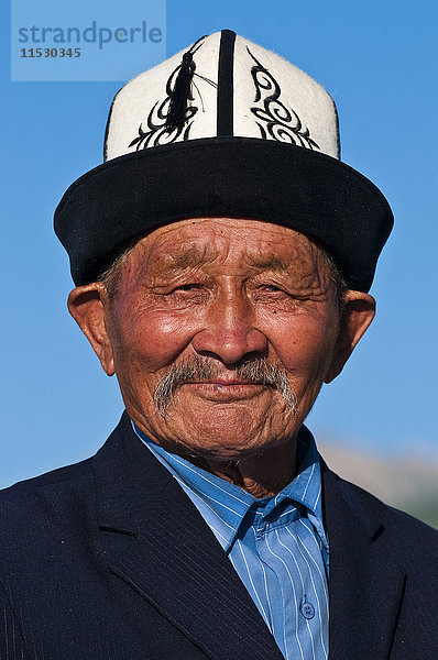 Kirgisistan  Issyk Kul Provinz (Ysyk-Kol)  Juuku Tal  der Falkner Alymkul Obolbekovs