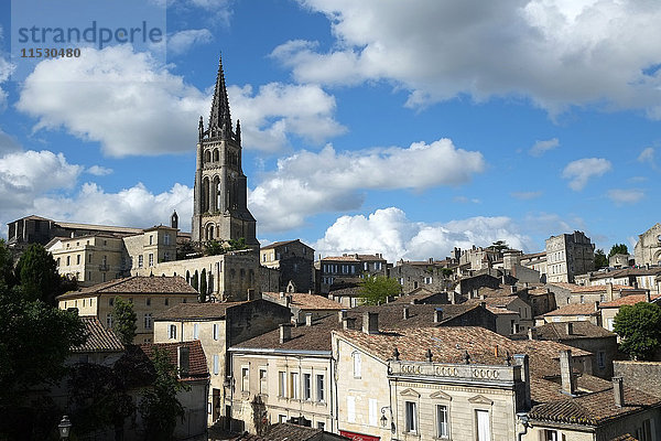 Frankreich  Gironde  Saint Emilion  Blick auf das Dorf  Kirchturm der monolithischen Kirche