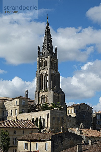 Frankreich  Gironde  Saint Emilion  Blick auf das Dorf  Steilhang der monolithischen Kirche