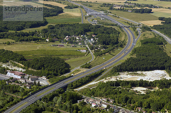 Frankreich  Seine et Marne  Souppes sur Loign  Luftaufnahme der Autobahn A 77 (Tree Highway)