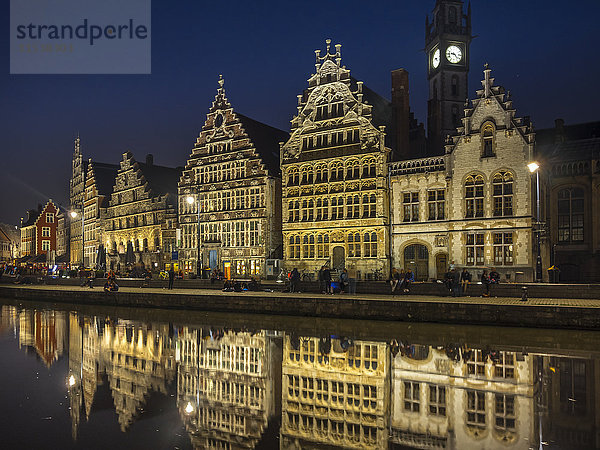 Belgien  Gent  Promenade bei Graslei mit historischen Häusern bei Nacht