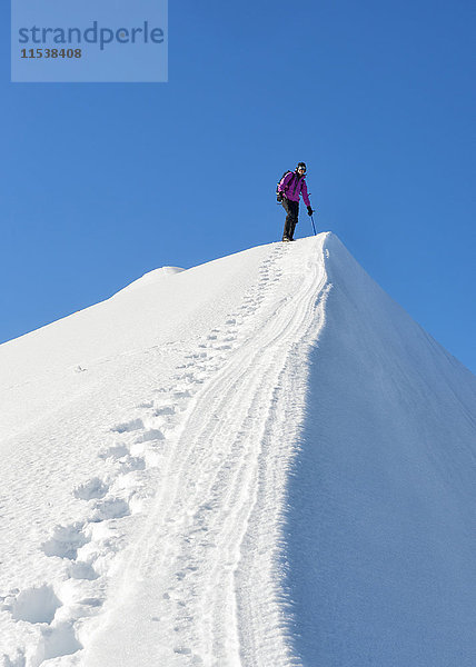 Großbritannien  Schottland  Ben Nevis  Carn Mor Dearg  Bergsteigerin