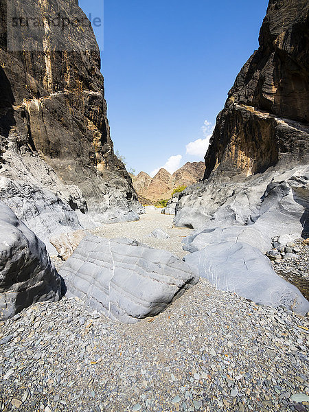 Oman  Al Hajar Gebirge  Wadi  trockener Flusslauf