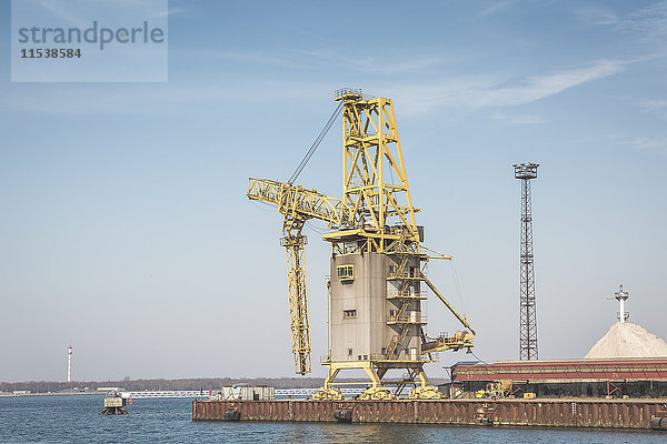 Deutschland  Warnemünde  Ostsee  Hafen Rostock Hafen  Kran