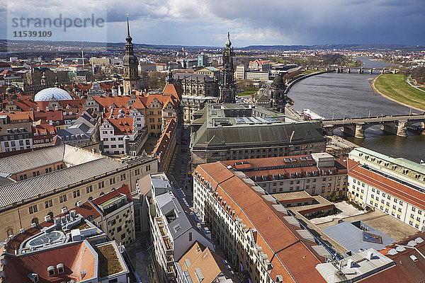 Deutschland  Dresden  Turm des Dresdner Schlosses  Hausmann-Turm und Dom  Elbe