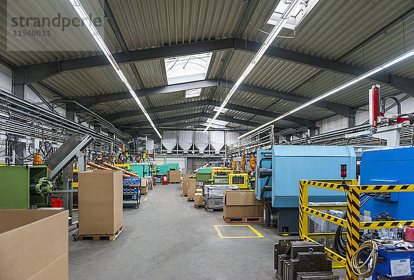Produktionshalle in der Kunststofffabrik