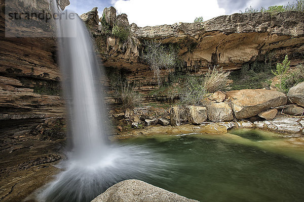 Spanien  Provinz Teruel  Wasserfall des Flusses Tastavins