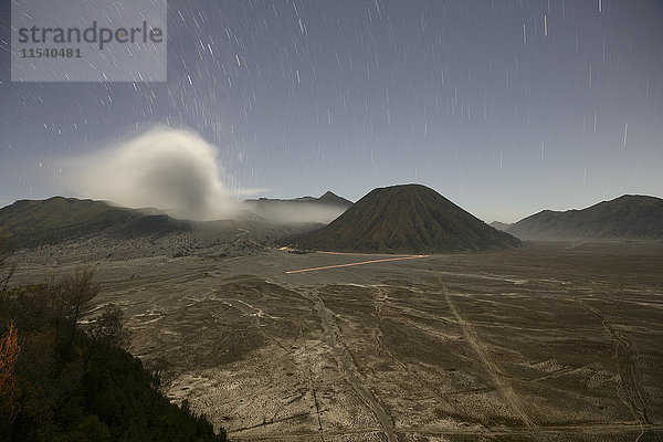 Indonesien  Java  Vulkane Bromo  Batok und Semeru bei Nacht