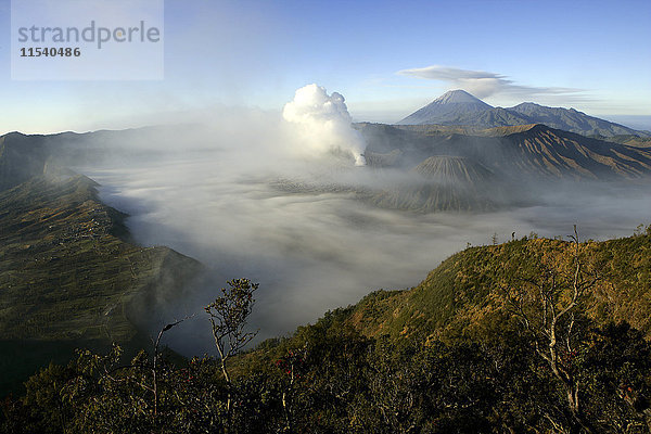 Indonesien  Java  Vulkane Bromo  Batok und Semeru