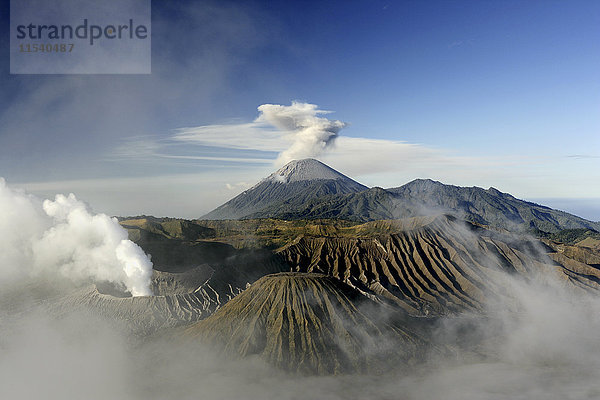 Indonesien  Java  Vulkane Bromo  Batok und Semeru