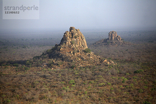 Tschad  Zakouma Nationalpark  Luftaufnahme von Felsformationen