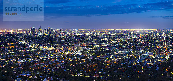 USA  Los Angeles Skyline bei Nacht  Panorama